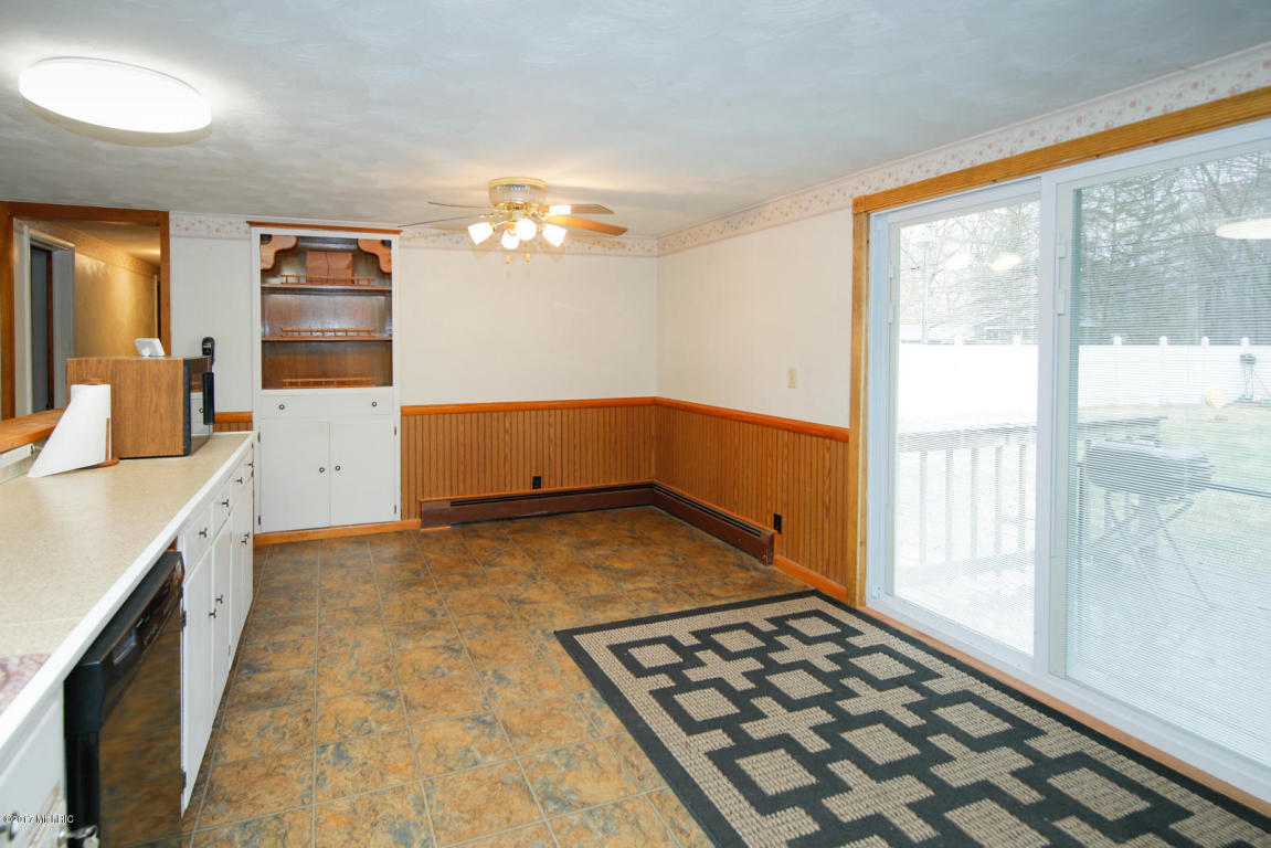 18883 M-60, Three Rivers, MI 49093 photo 8
