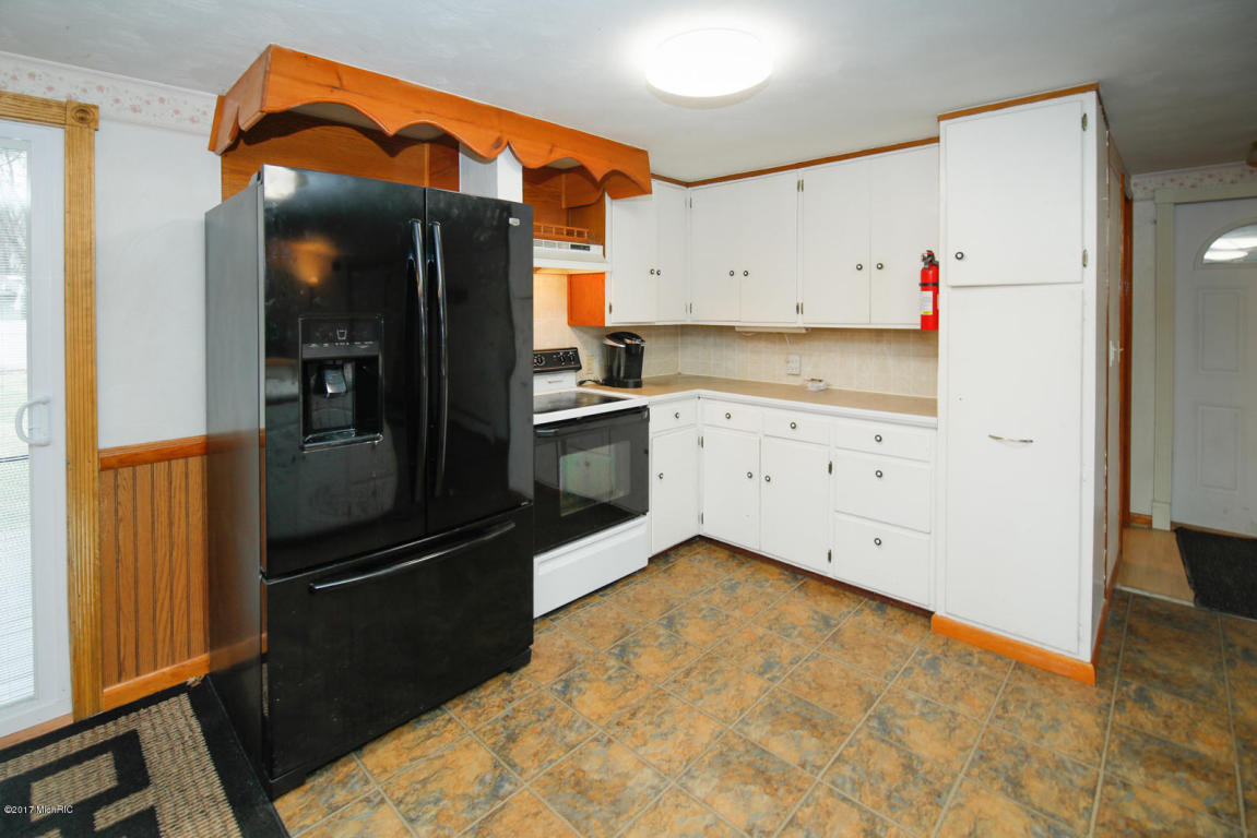 18883 M-60, Three Rivers, MI 49093 photo 7