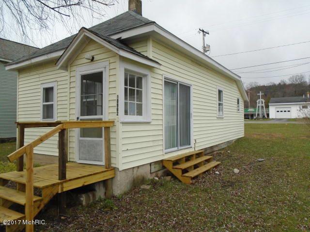 10962 Cedar St, Honor, MI 49640 photo 1