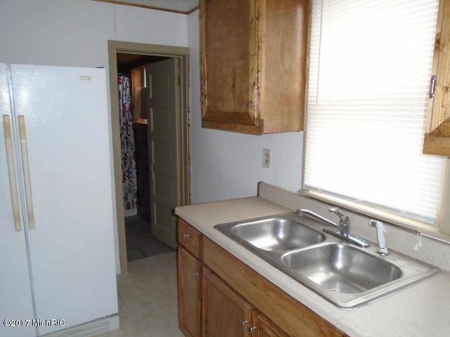 10962 Cedar St, Honor, MI 49640 photo 2