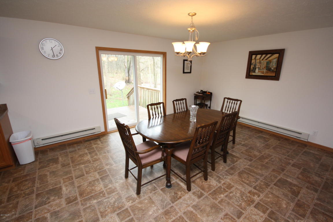 941 James St, Plainwell, MI 49080 photo 5