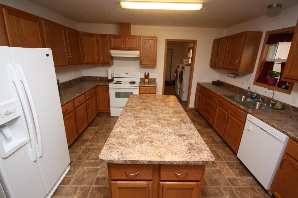 941 James St, Plainwell, MI 49080 photo 8