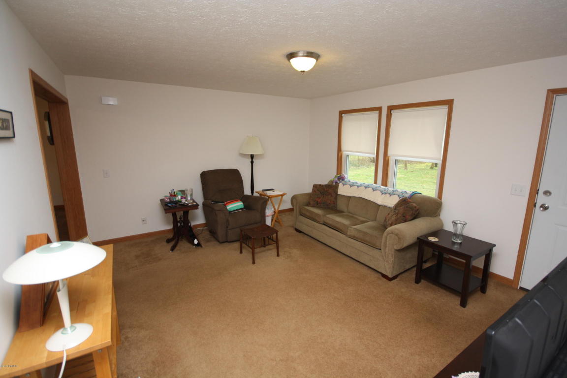 941 James St, Plainwell, MI 49080 photo 4