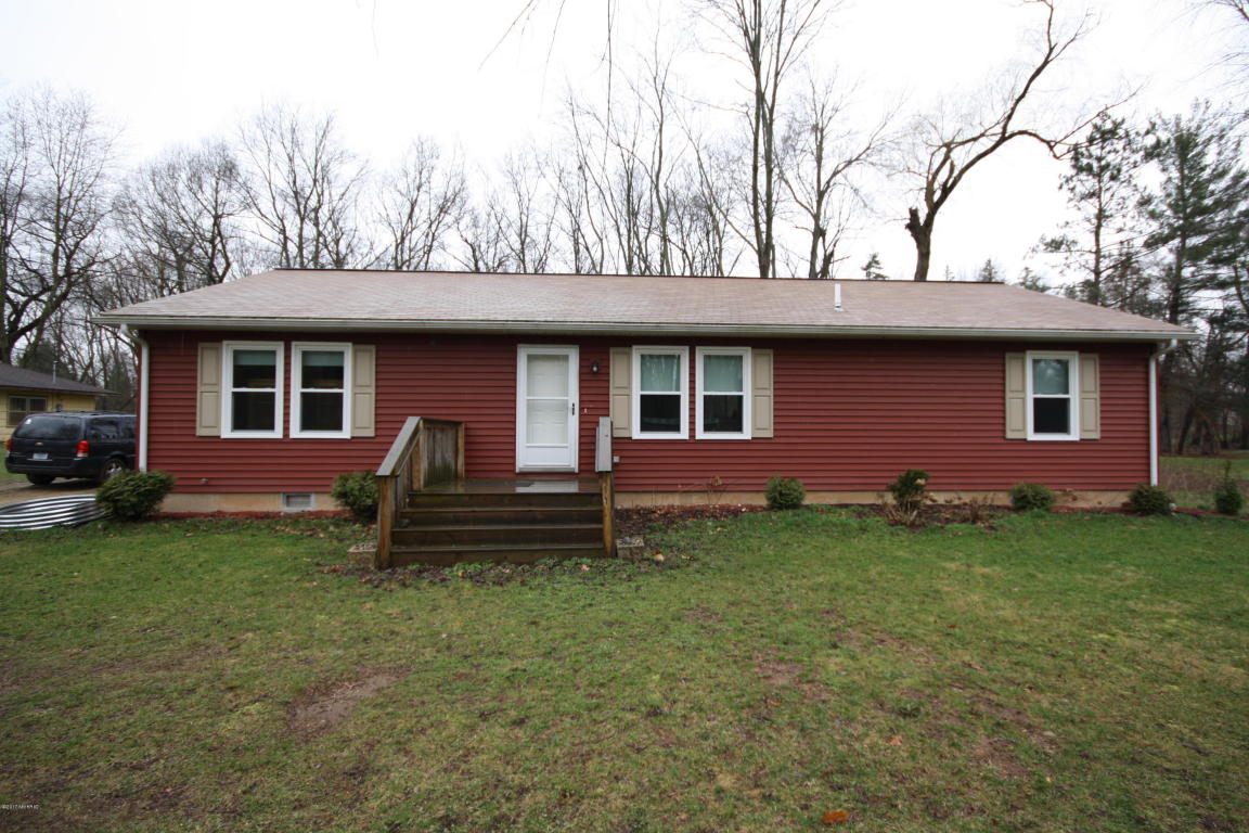 941 James St, Plainwell, MI 49080 photo 2