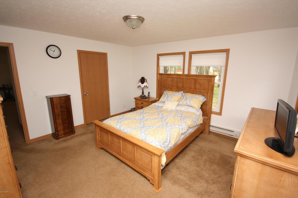 941 James St, Plainwell, MI 49080 photo 18