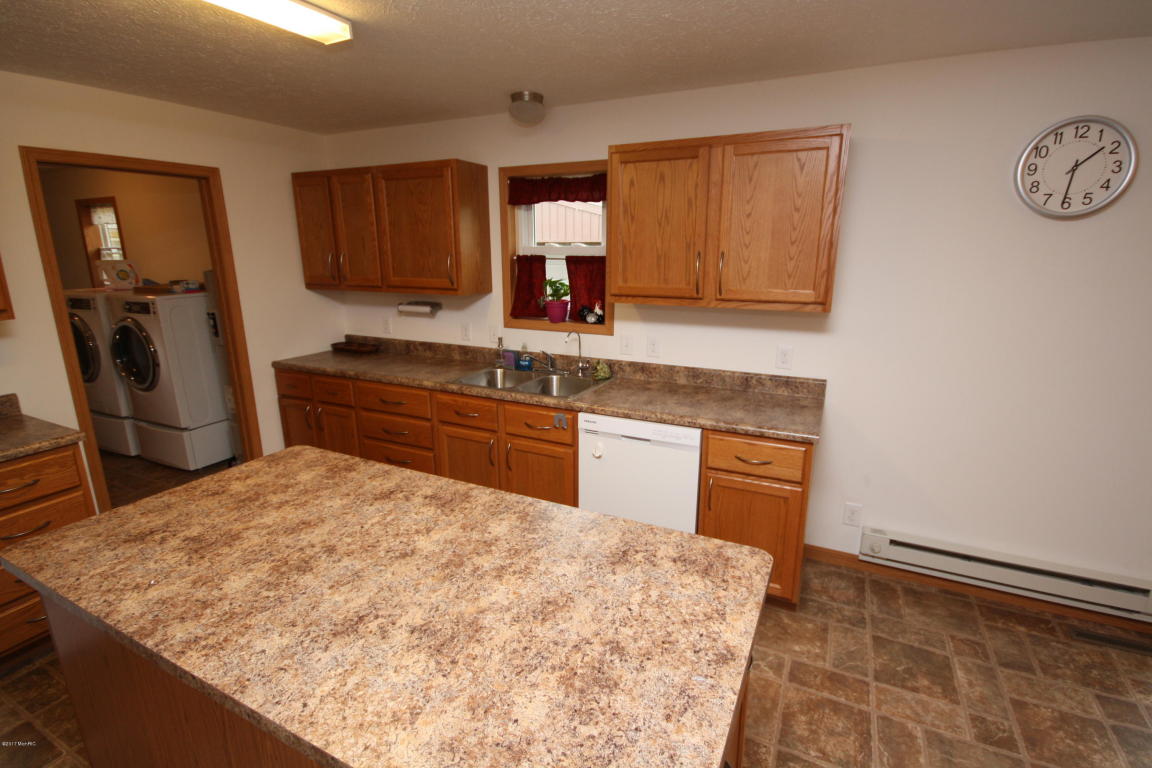 941 James St, Plainwell, MI 49080 photo 10