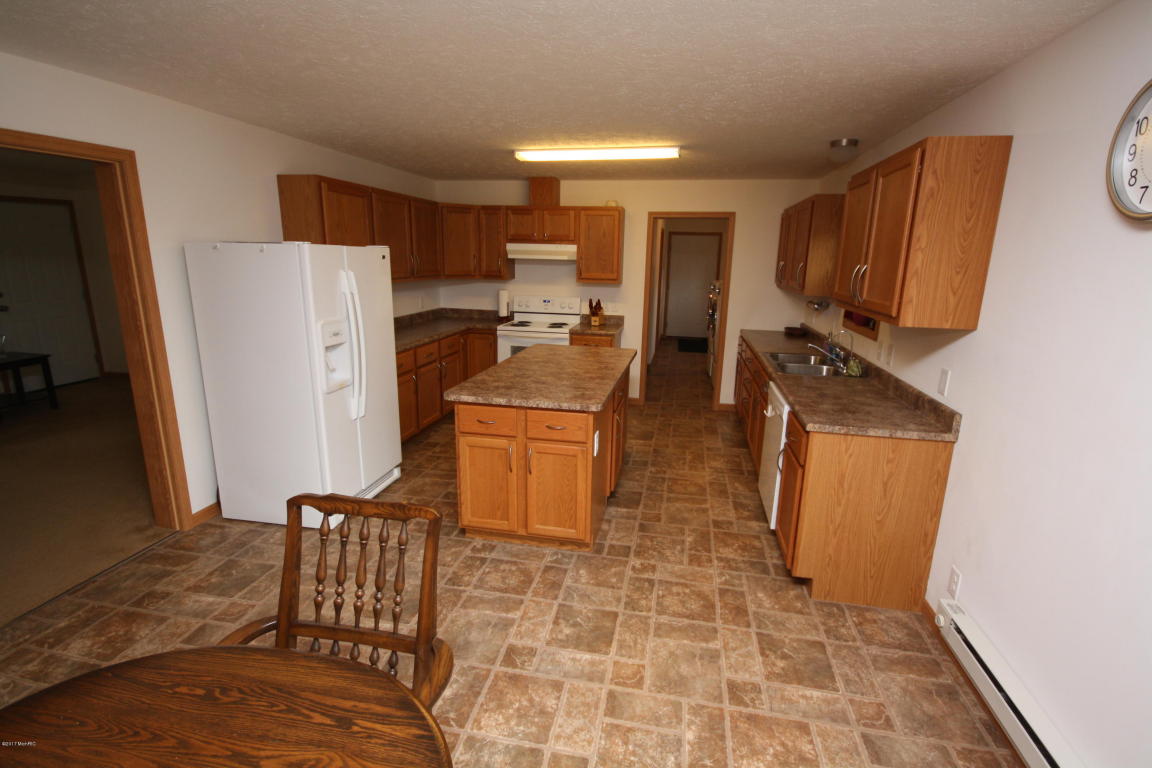 941 James St, Plainwell, MI 49080 photo 7