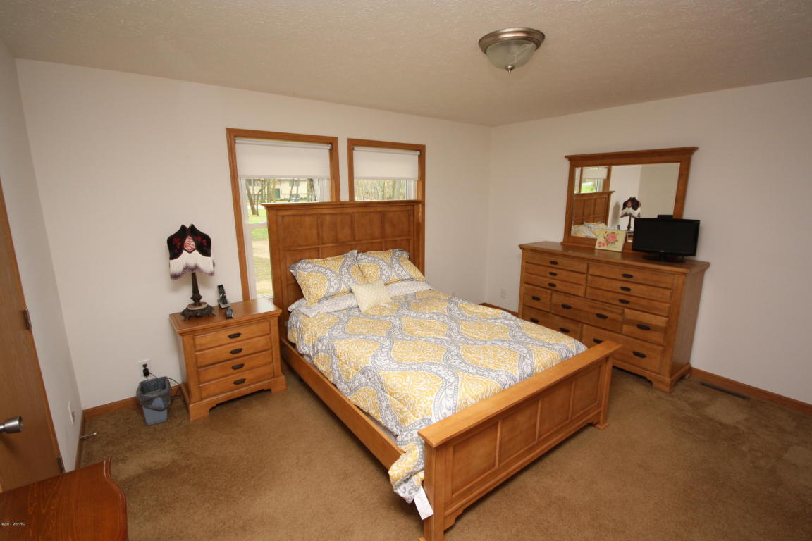 941 James St, Plainwell, MI 49080 photo 17