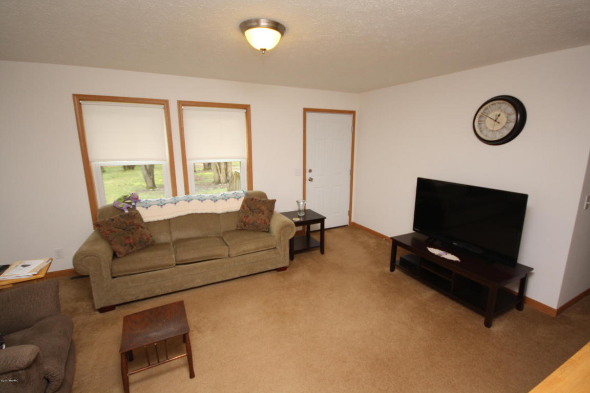 941 James St, Plainwell, MI 49080 photo 3