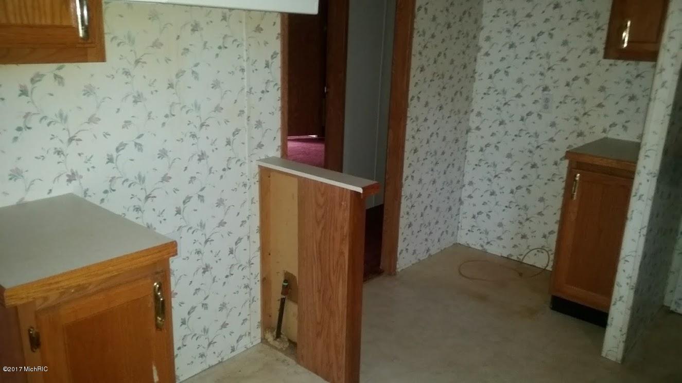8334 Comstock, Bitely, MI 49309 photo 4