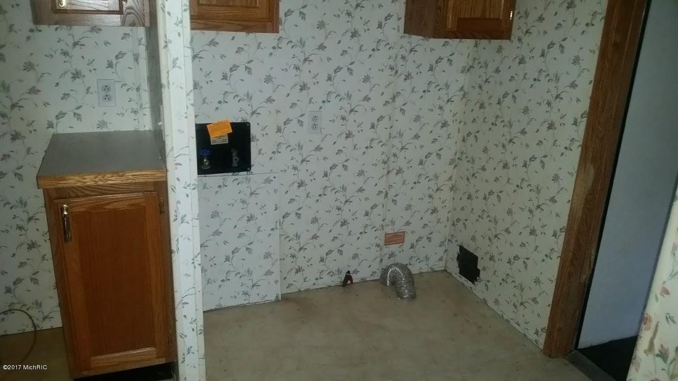 8334 Comstock, Bitely, MI 49309 photo 2