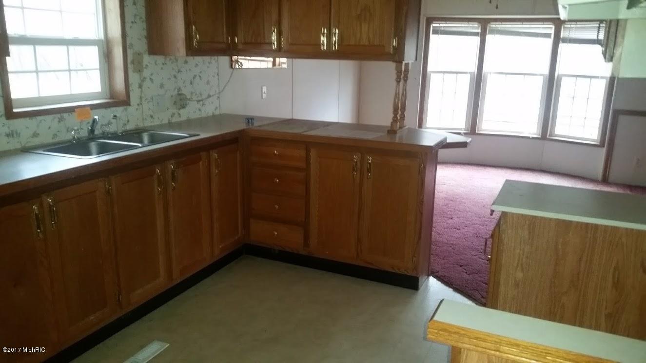8334 Comstock, Bitely, MI 49309 photo 3