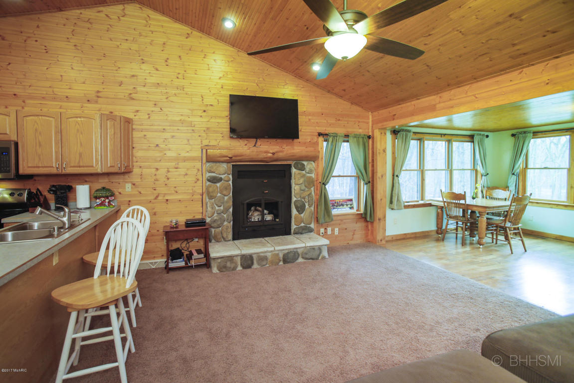 15098 E Augusta, Augusta, MI 49012 photo 3