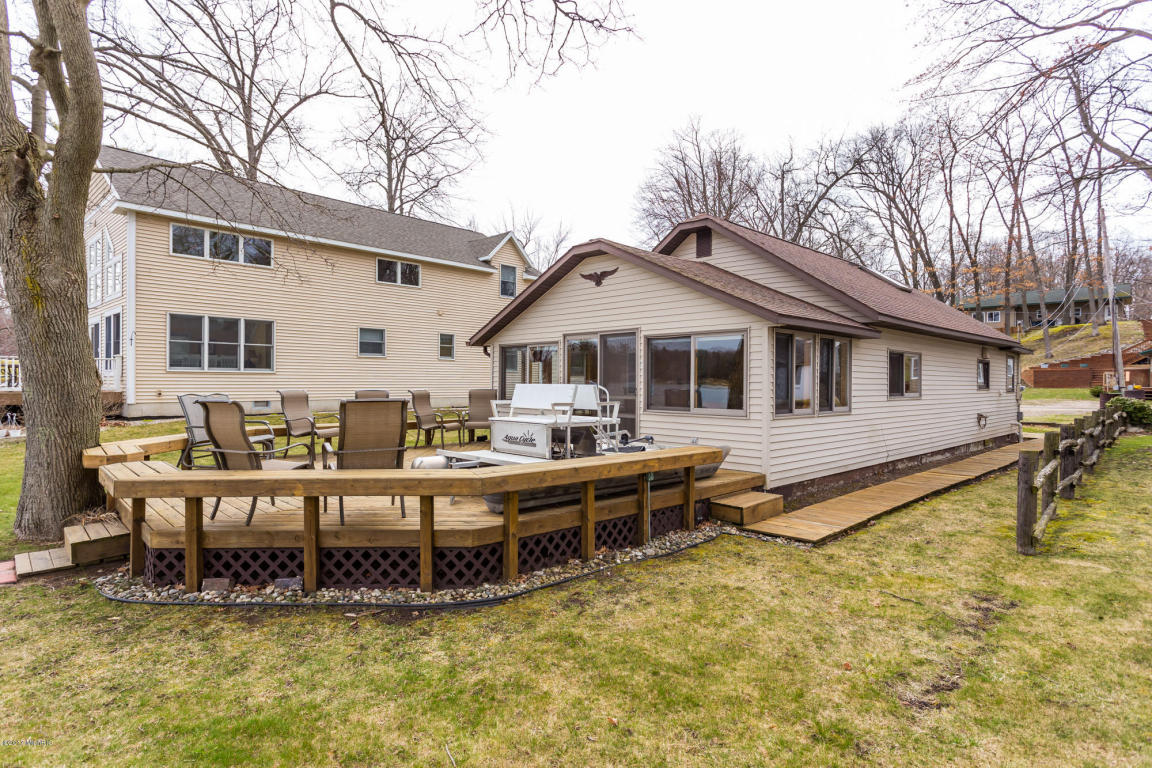 5548 E Pine St, Newaygo, MI 49337 photo 1