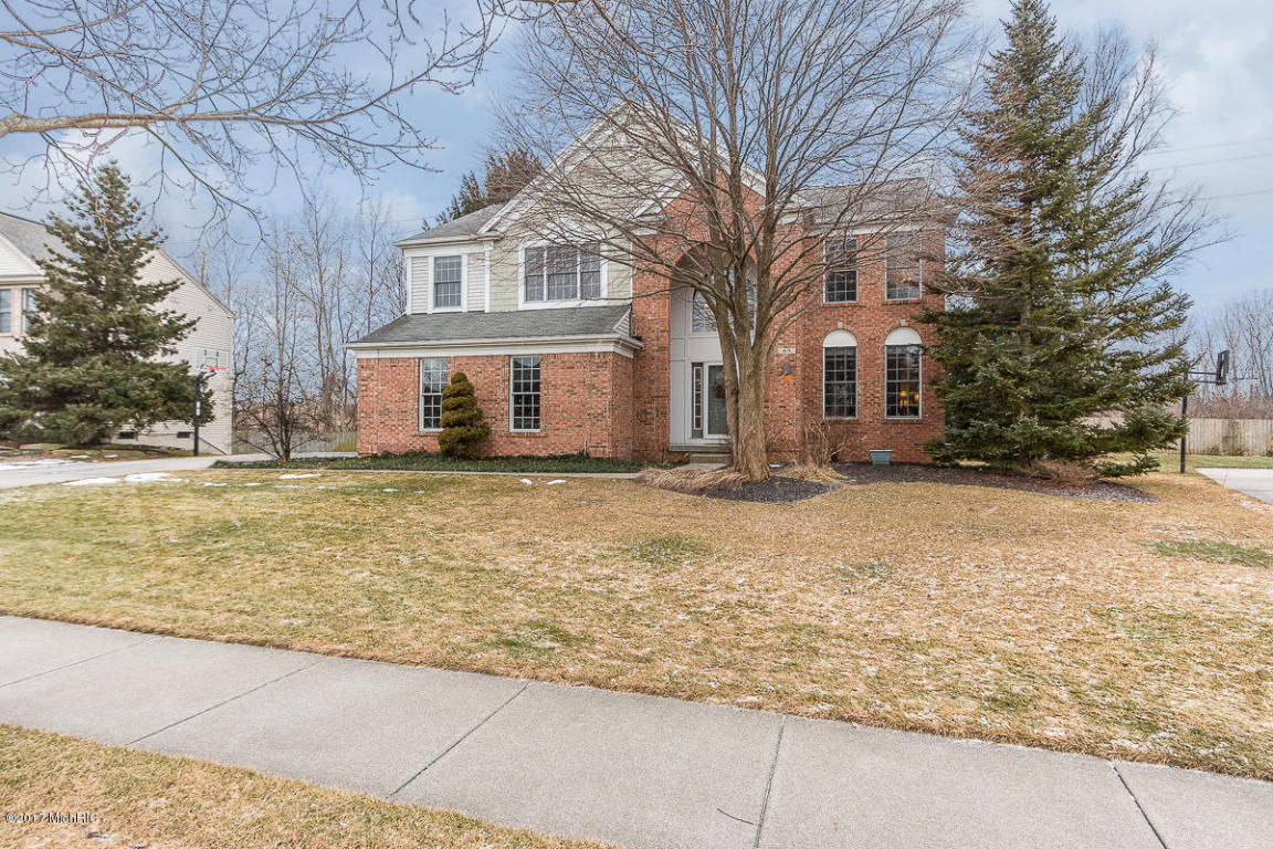 69 Fox Point Ct NE, Ada, MI 49301 photo 2