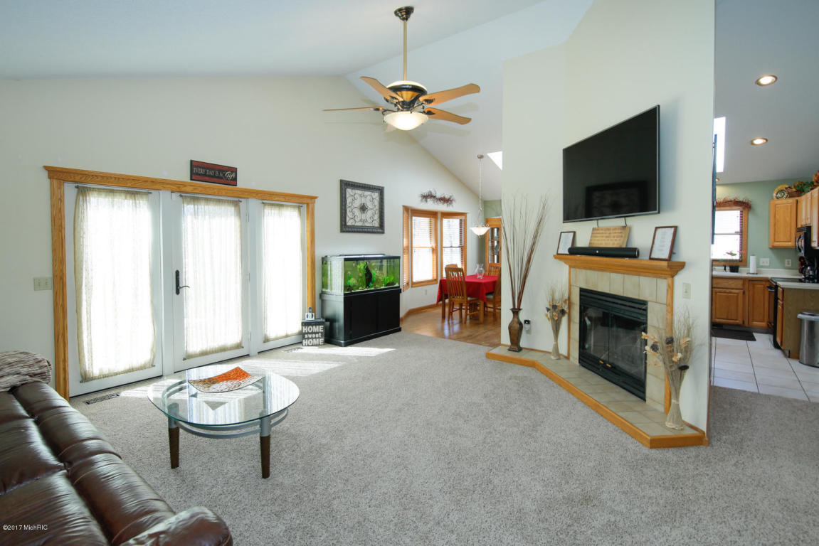 6418 Ormada Dr, Kalamazoo, MI 49048 photo 2