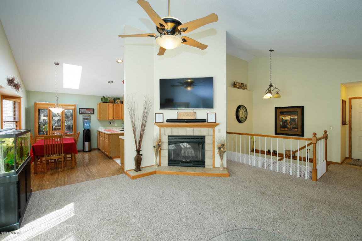 6418 Ormada Dr, Kalamazoo, MI 49048 photo 4