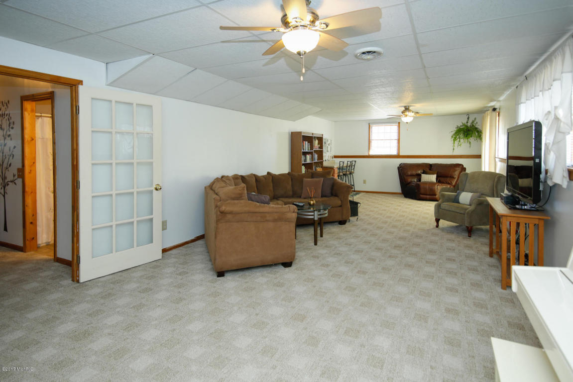 6418 Ormada Dr, Kalamazoo, MI 49048 photo 17
