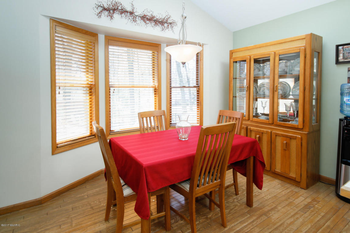 6418 Ormada Dr, Kalamazoo, MI 49048 photo 9
