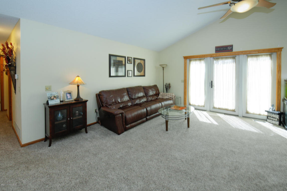 6418 Ormada Dr, Kalamazoo, MI 49048 photo 3