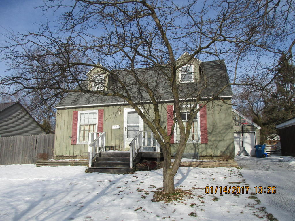 327 E Pine St, Fremont, MI 49412 photo 3
