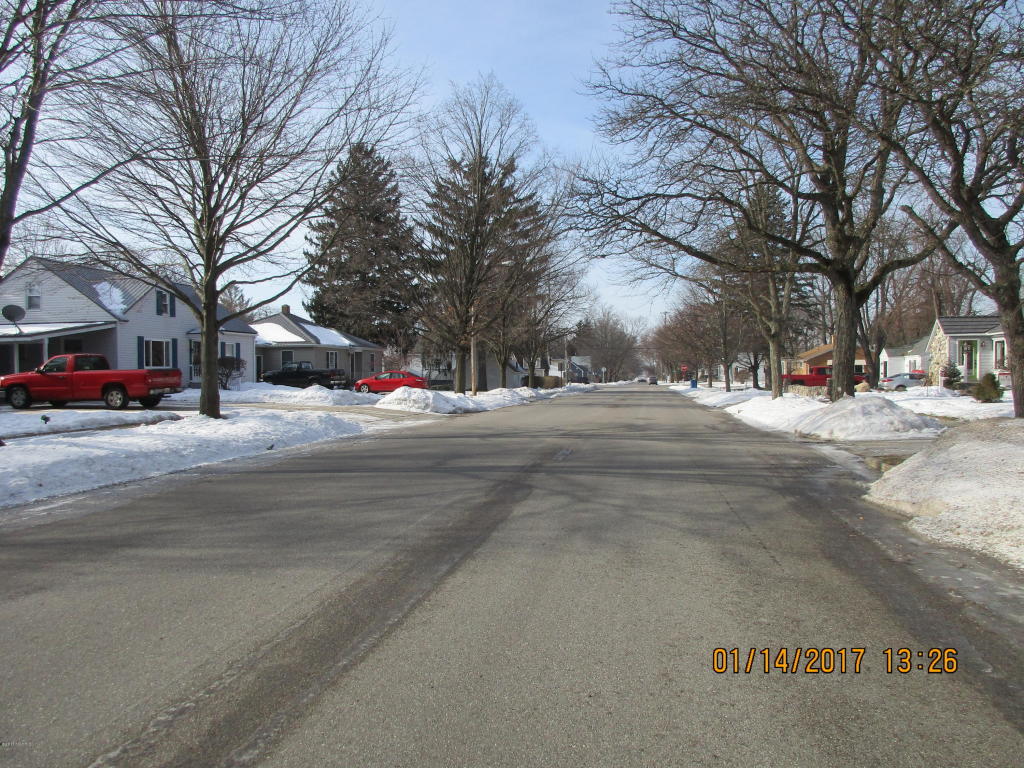 327 E Pine St, Fremont, MI 49412 photo 9
