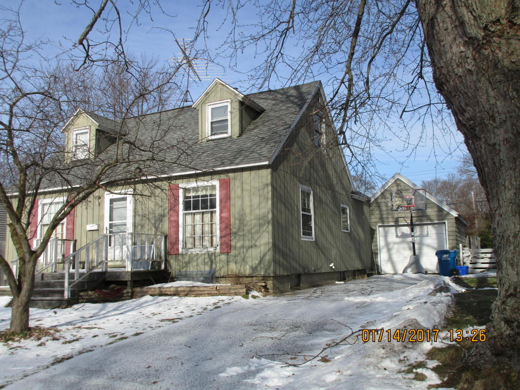 327 E Pine St, Fremont, MI 49412 photo 7