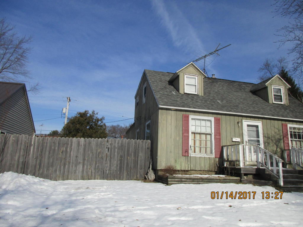 327 E Pine St, Fremont, MI 49412 photo 8