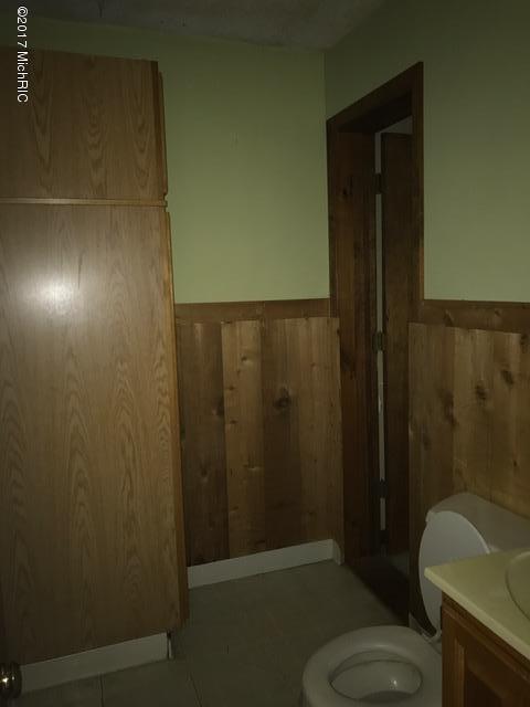 327 E Pine St, Fremont, MI 49412 photo 12