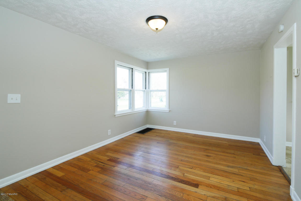 312 S Hooker, Three Rivers, MI 49093 photo 3