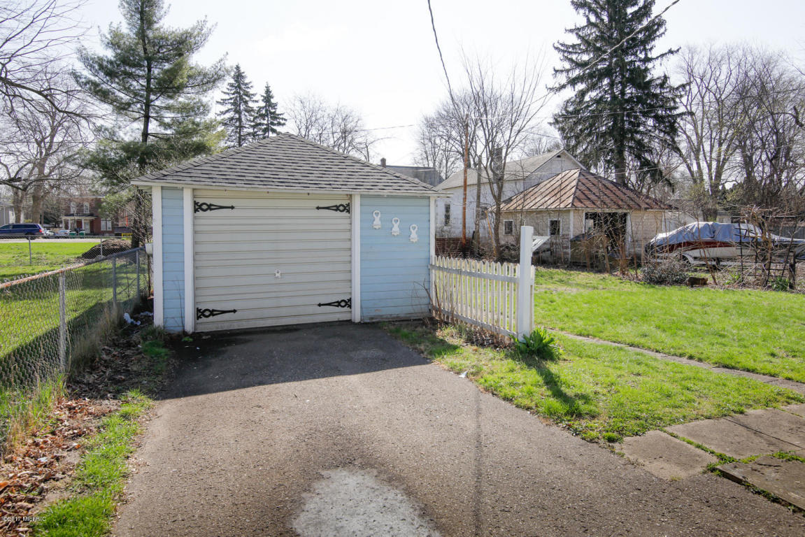 312 S Hooker, Three Rivers, MI 49093 photo 13