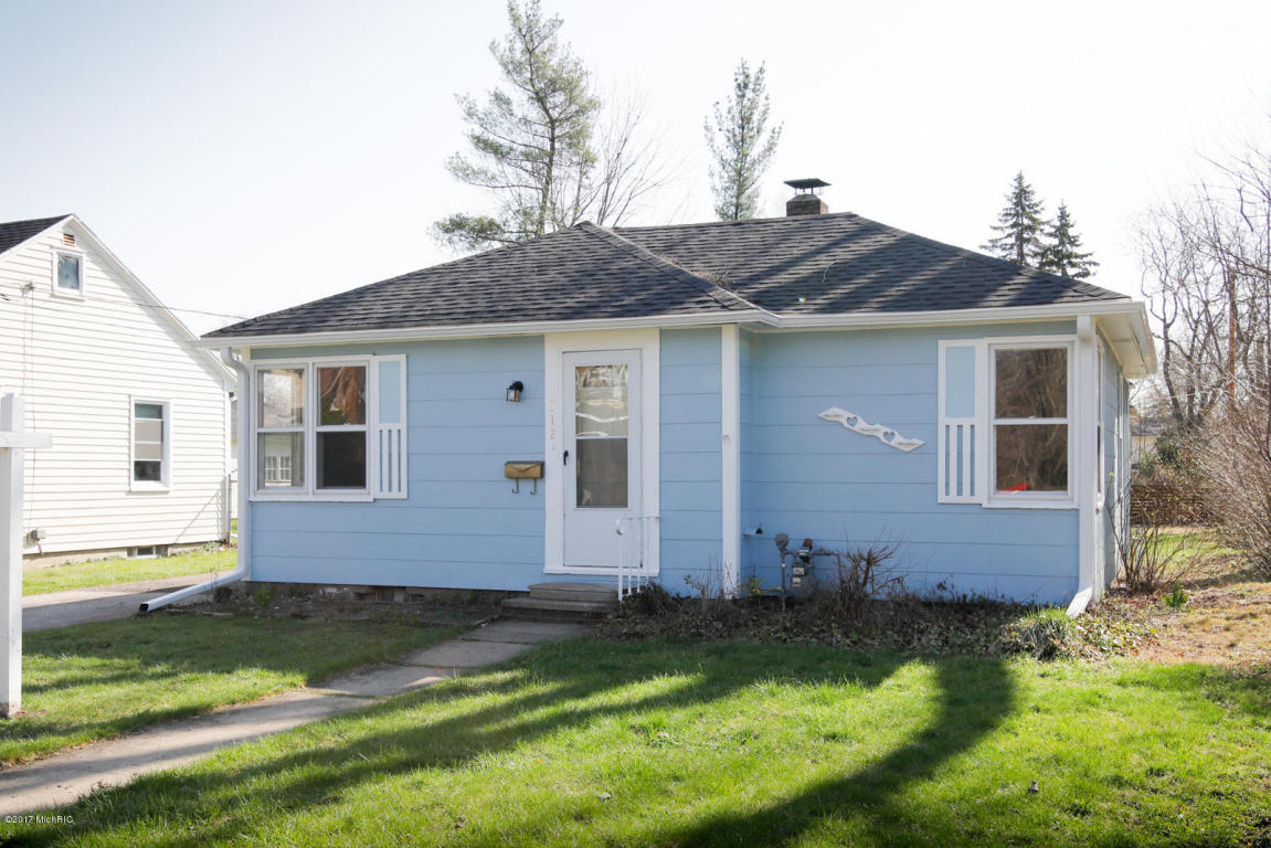312 S Hooker, Three Rivers, MI 49093 photo 2
