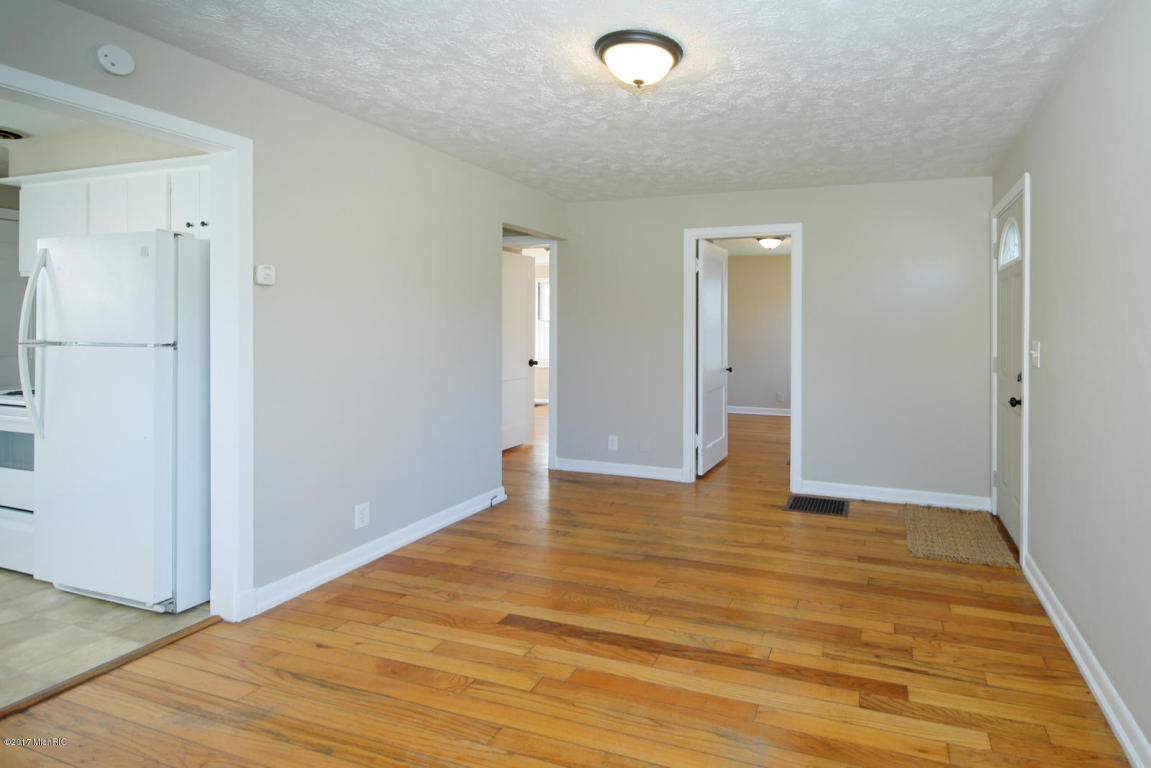312 S Hooker, Three Rivers, MI 49093 photo 4