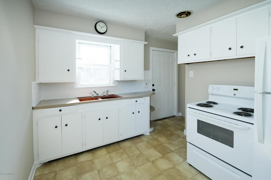312 S Hooker, Three Rivers, MI 49093 photo 5