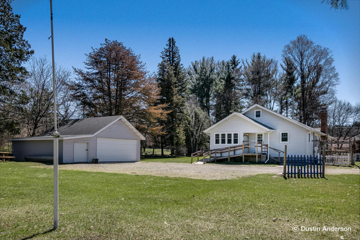 5771 Division St, Newaygo, MI 49337 photo 4