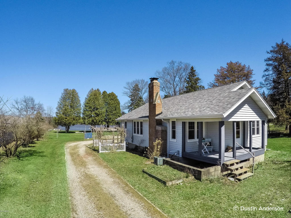 5771 Division St, Newaygo, MI 49337 photo 2