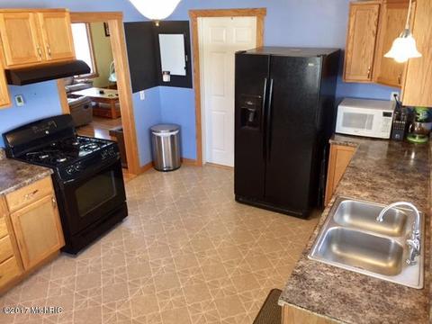 384 First St, Sunfield, MI 48890 photo 5