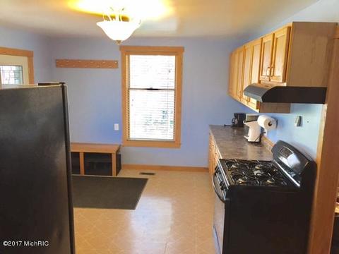 384 First St, Sunfield, MI 48890 photo 8
