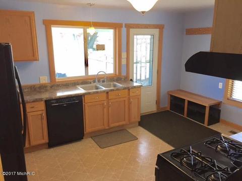 384 First St, Sunfield, MI 48890 photo 7