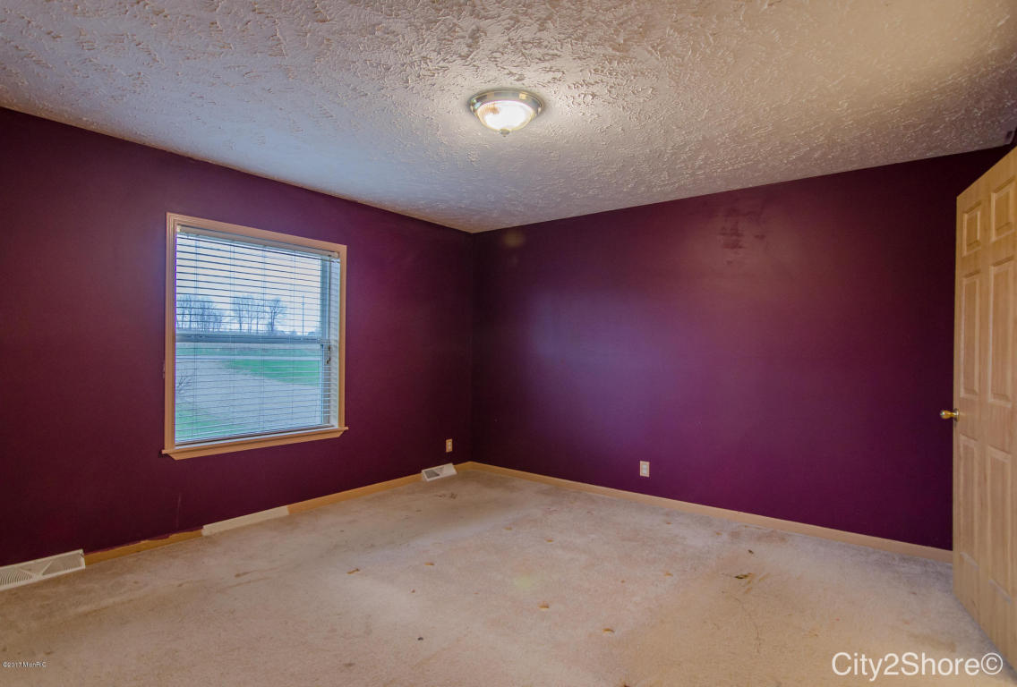 10283 Thompson Rd, Freeport, MI 49325 photo 15
