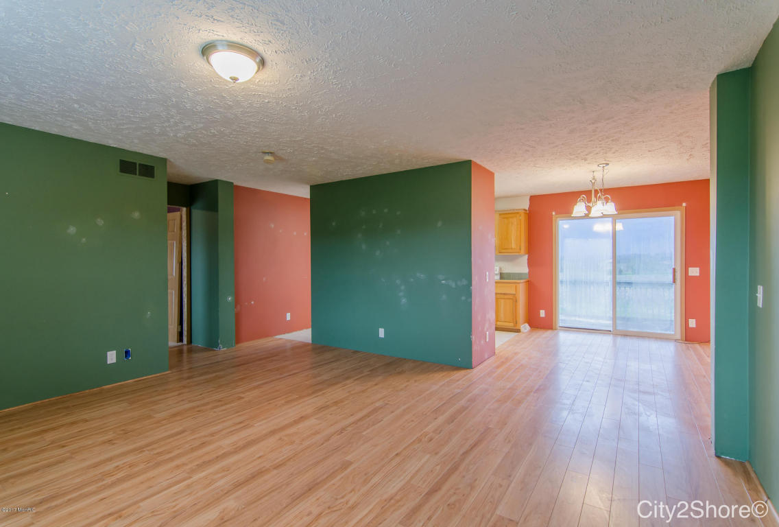 10283 Thompson Rd, Freeport, MI 49325 photo 5