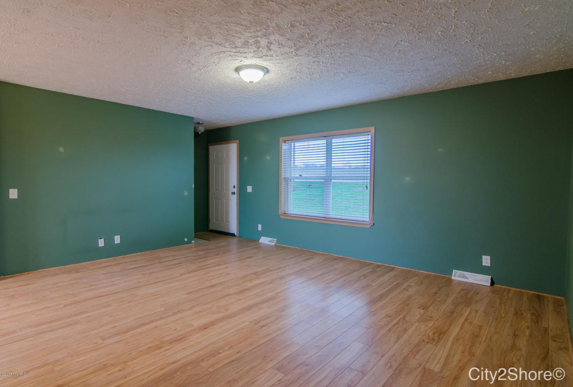 10283 Thompson Rd, Freeport, MI 49325 photo 14