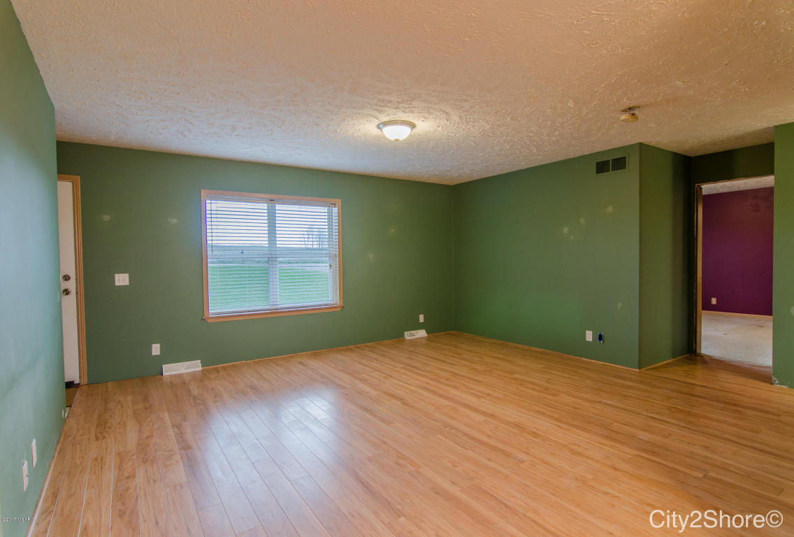 10283 Thompson Rd, Freeport, MI 49325 photo 7