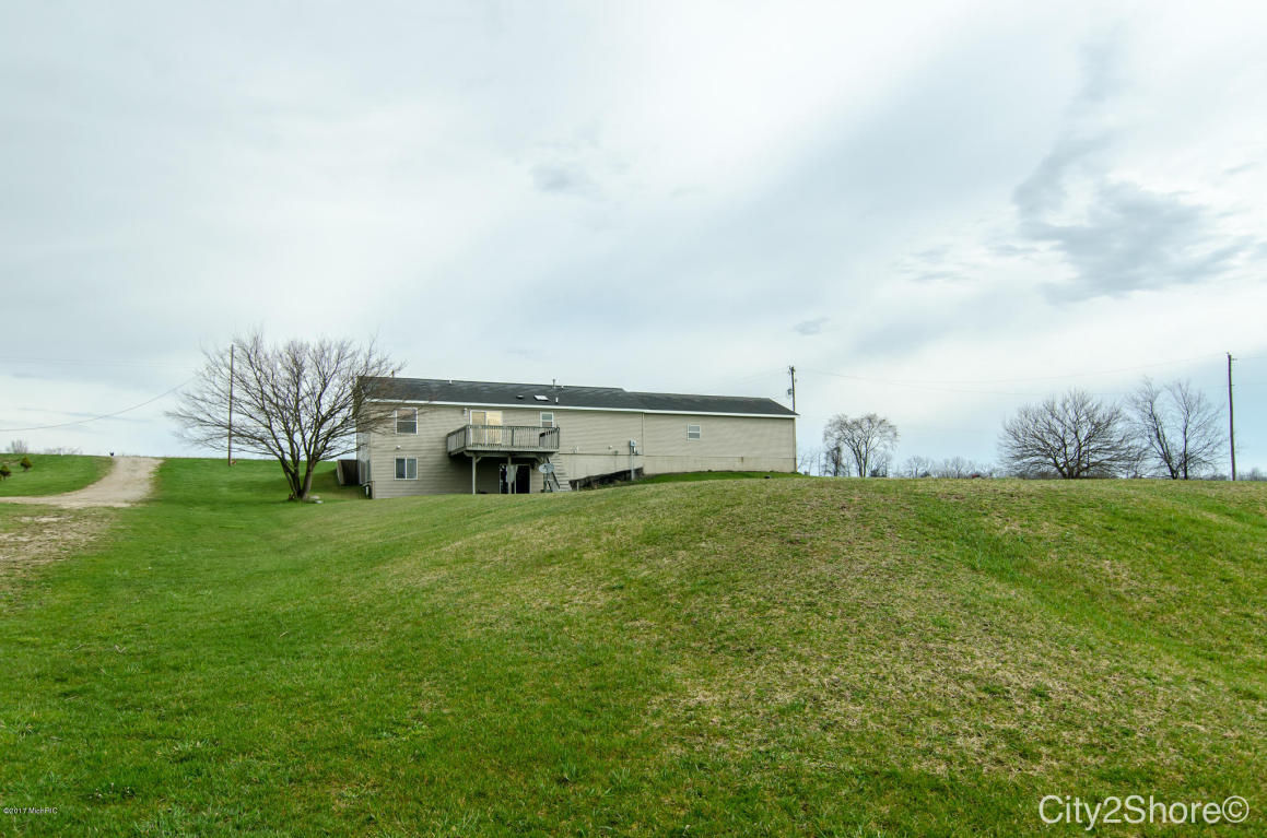 10283 Thompson Rd, Freeport, MI 49325 photo 31