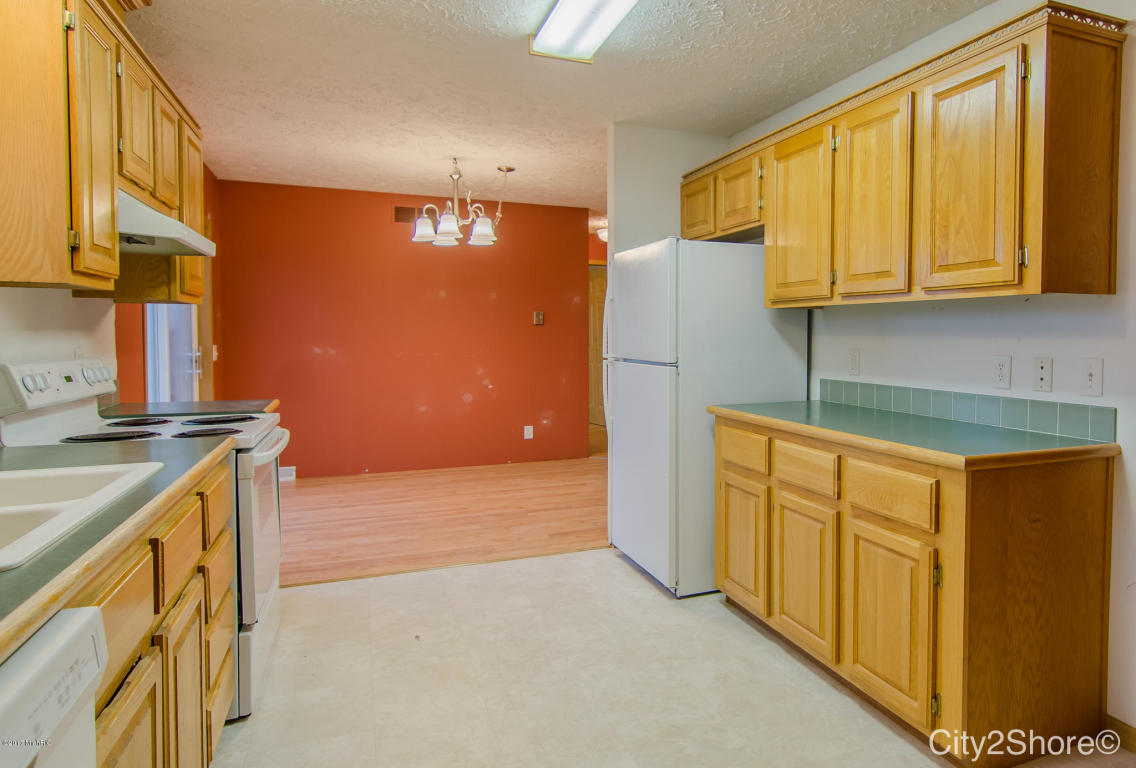 10283 Thompson Rd, Freeport, MI 49325 photo 13