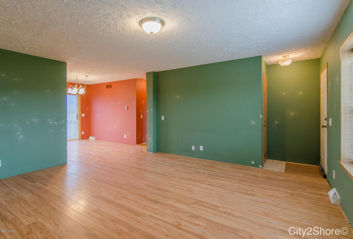 10283 Thompson Rd, Freeport, MI 49325 photo 6