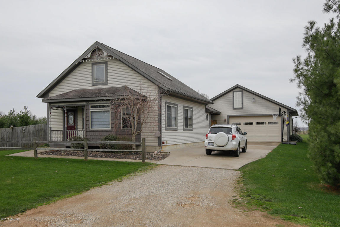 1460 102nd Ave, Plainwell, MI 49080 photo 1