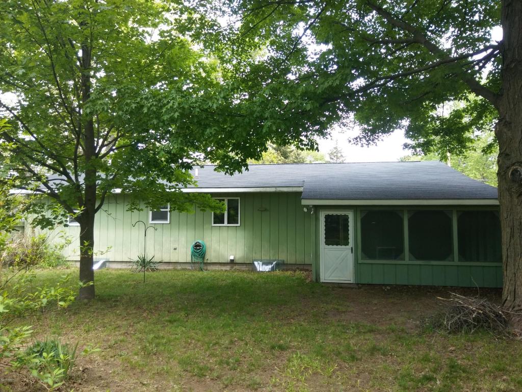 1502 Pine Hl, White Cloud, MI 49349 photo 2