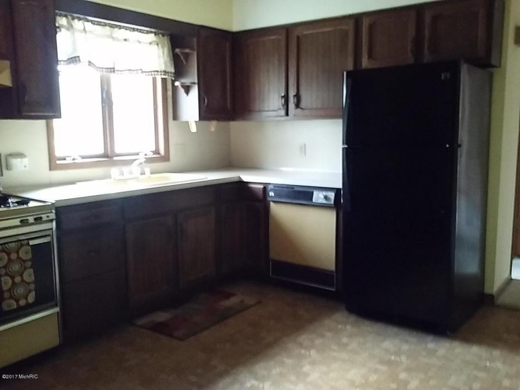 1502 Pine Hl, White Cloud, MI 49349 photo 4