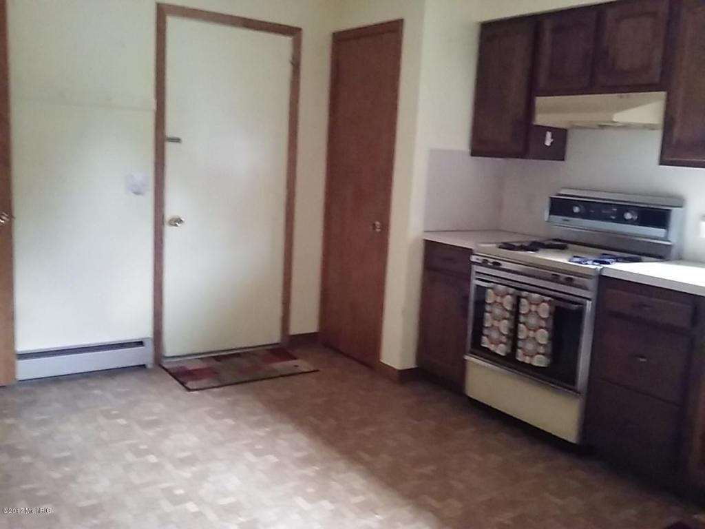 1502 Pine Hl, White Cloud, MI 49349 photo 3